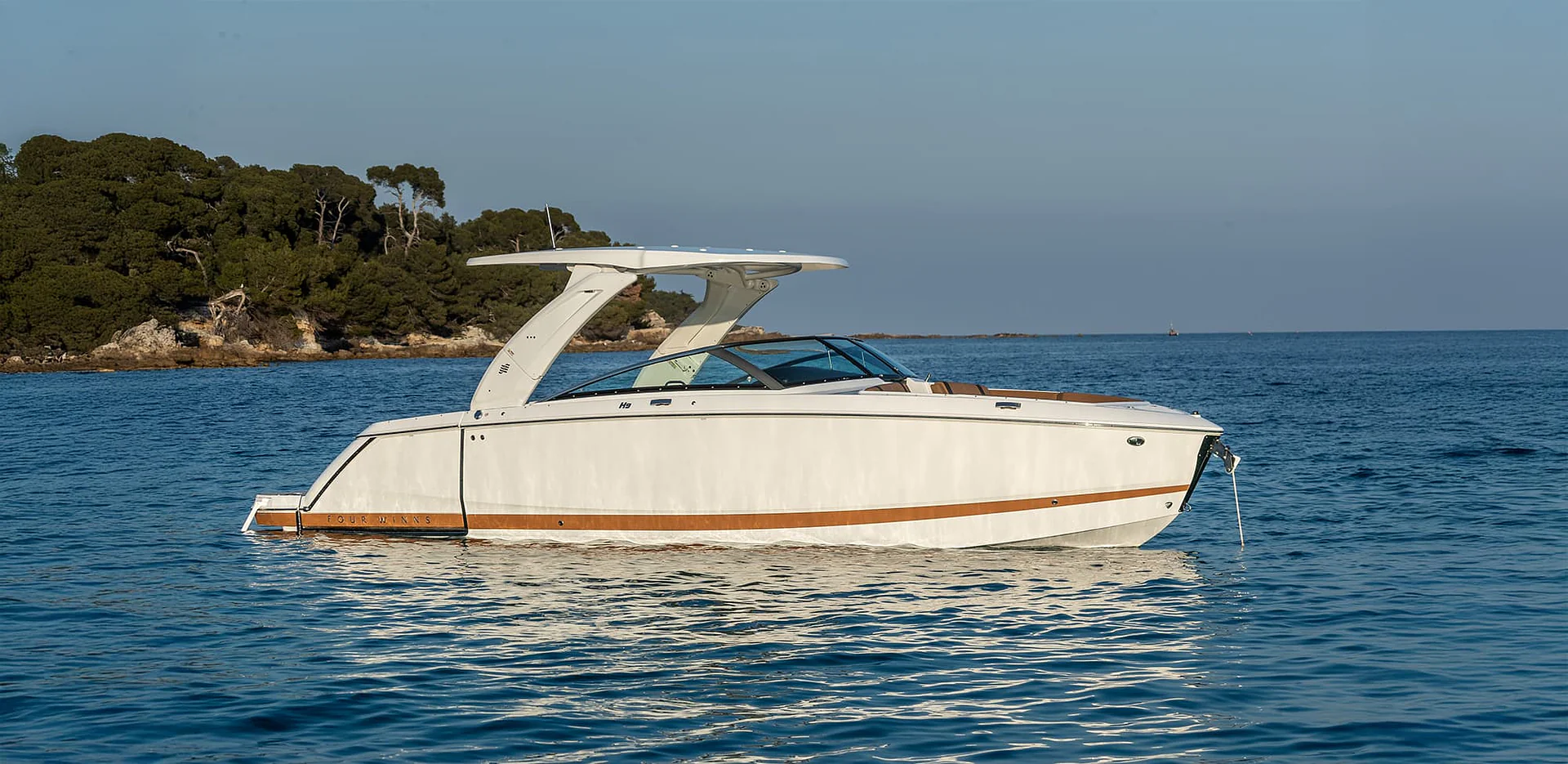 Four Winns Launches H9 Sterndrive: Luxury, Comfort, and Custom Style on the Water