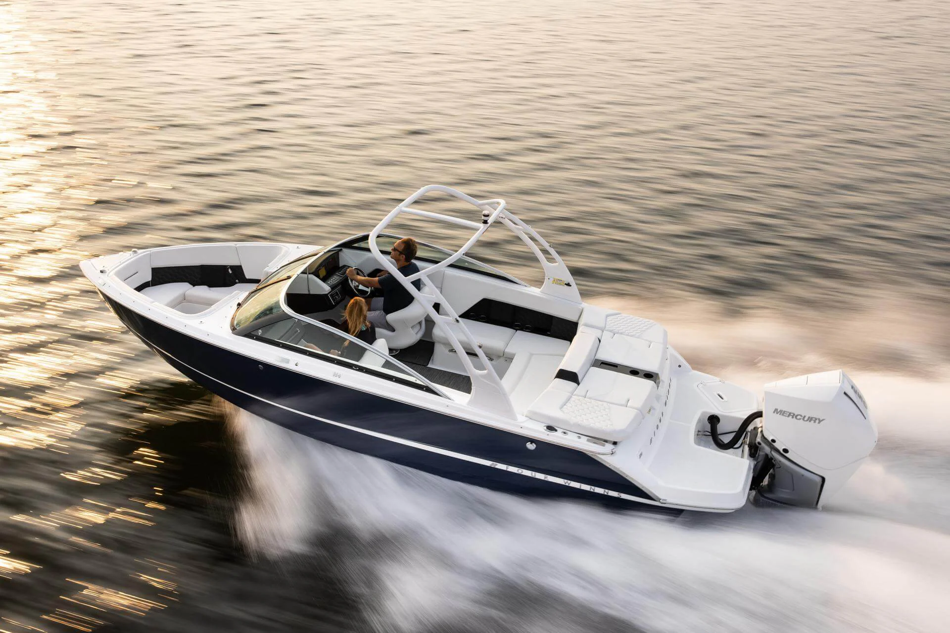 Discover the Four Winns H4: Where Elegance Meets Adventure on the Water