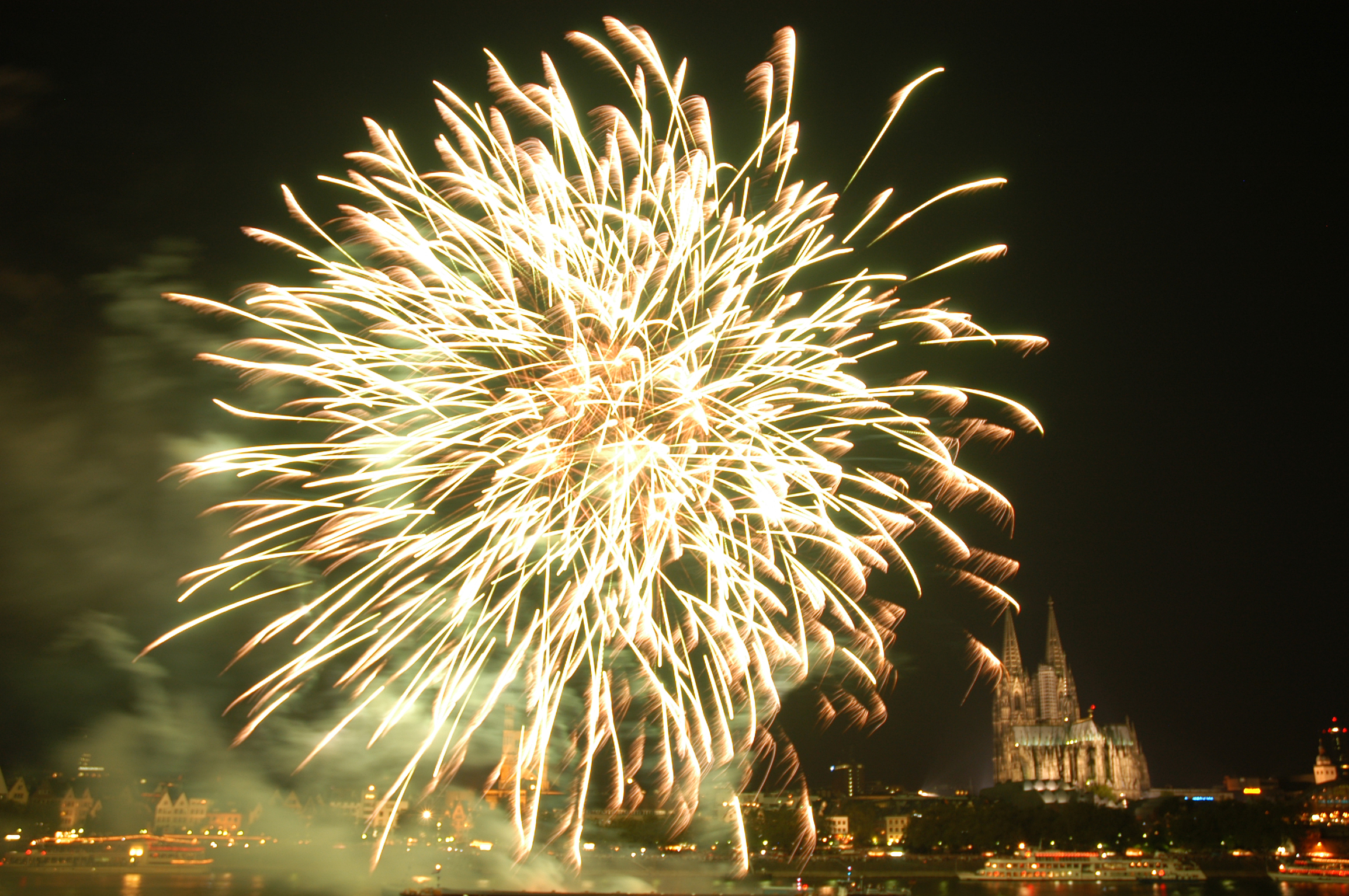 Kölner Lichter 2025: Spectacular Fireworks Return with “The Phoenix Project”