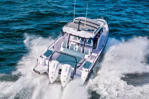 Axopar 37 Iconic Edition: The Boat That Fits Your Weekend, Your Wake Sports, and Your “Let’s Just Go” Mood