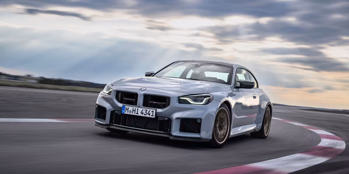 The new BMW M2 CS - Dynamic