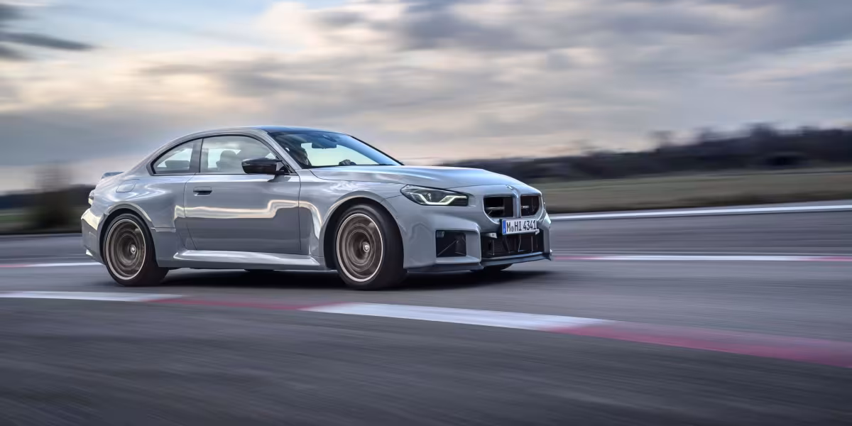 The new BMW M2 CS - Dynamic