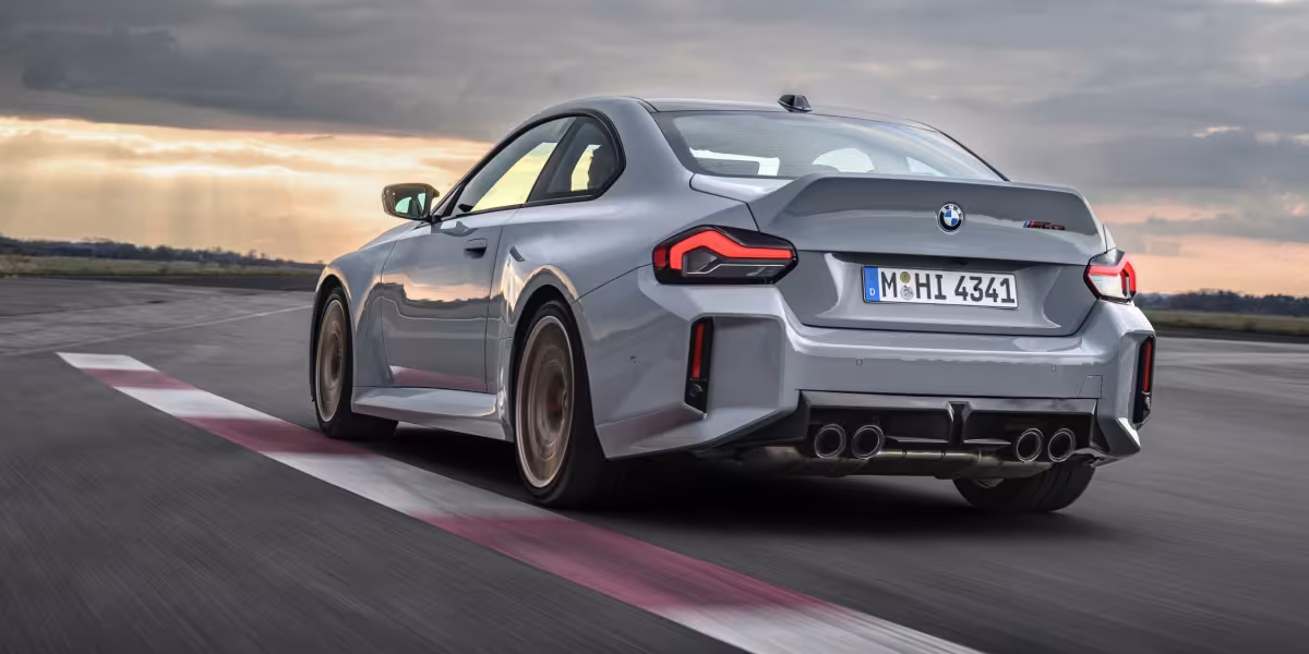 The new BMW M2 CS - Dynamic