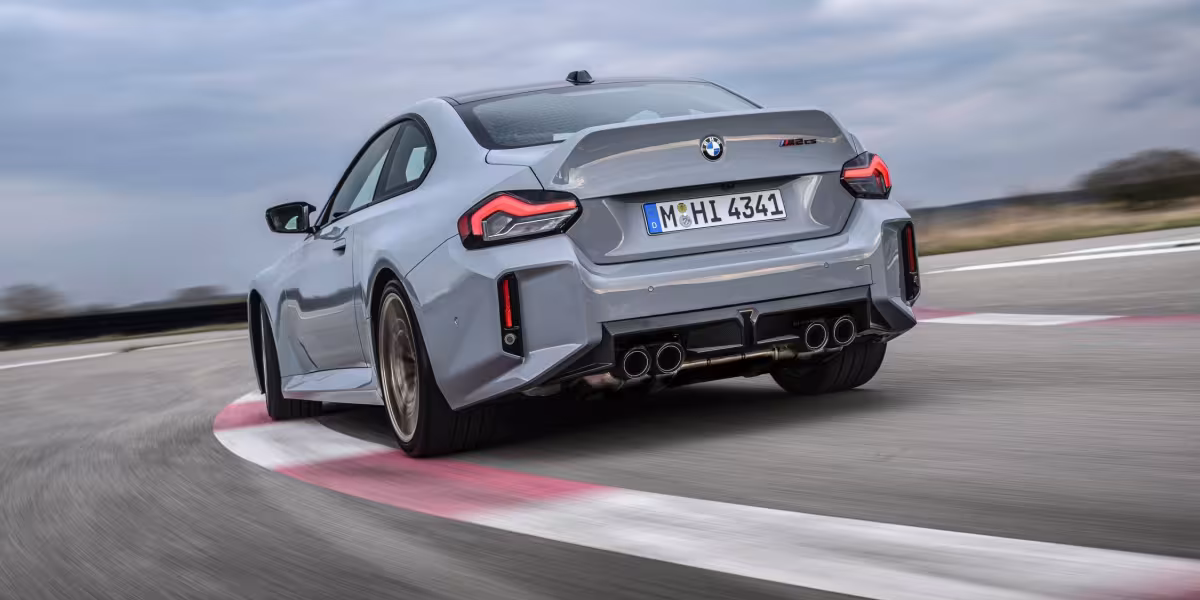 The new BMW M2 CS - Dynamic