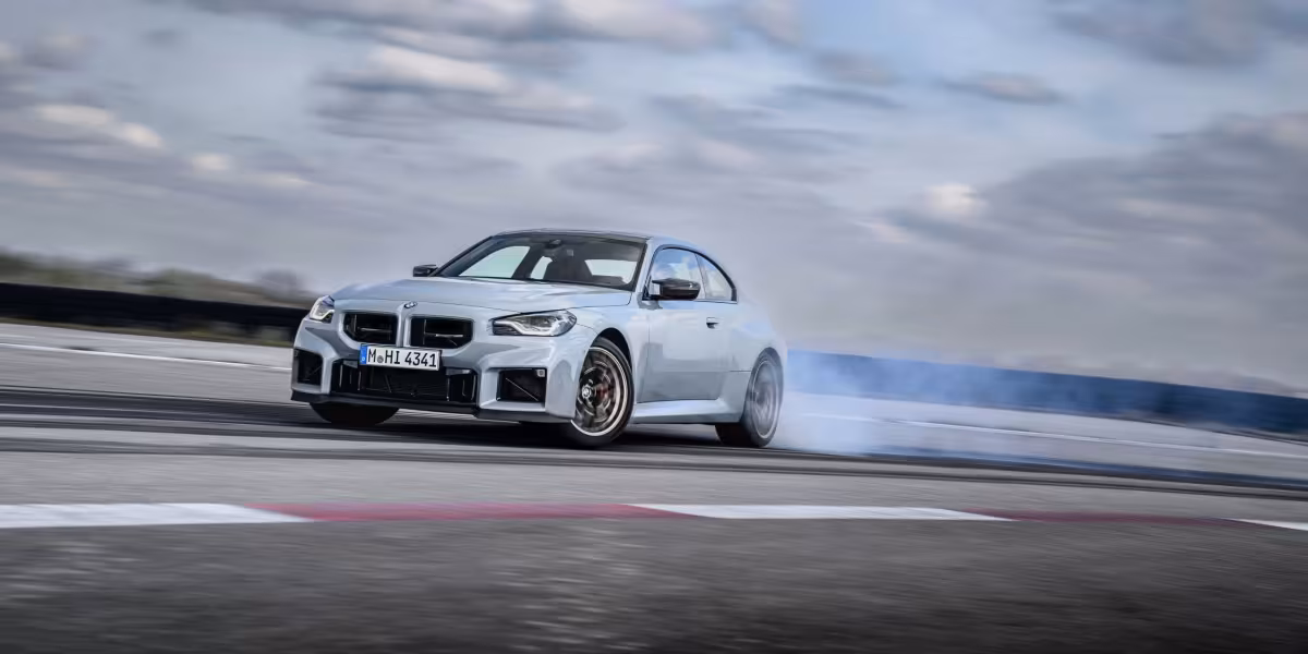 The new BMW M2 CS - Dynamic